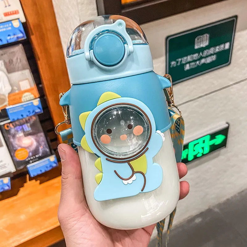 BearSip Bottle™ – キッズ用カワイイくまボトル（ストラップ付き）